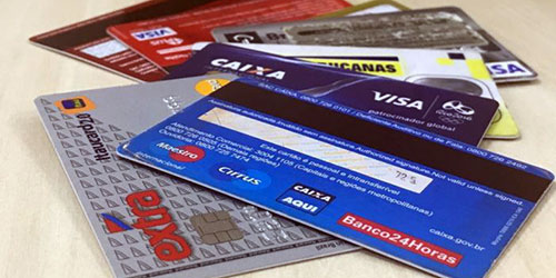 Desempregados e quem tem menor renda pagam mais juros de cartão de crédito